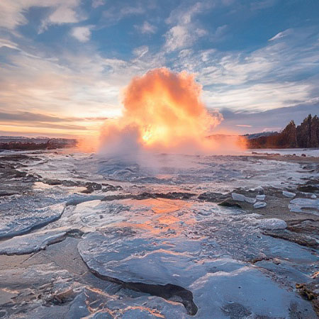 Geyser errupting in Iceland